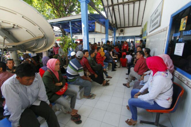 
					Pemohon SIM Membludak Di Satpas Polres Probolinggo