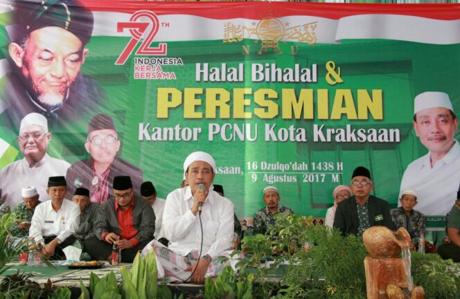 
					Ketua PWNU Jatim KH. Mutawakil Alallah saat meresmikan Kantor PCNU Kraksaan Probolinggo, Rabu (9/8/2107)