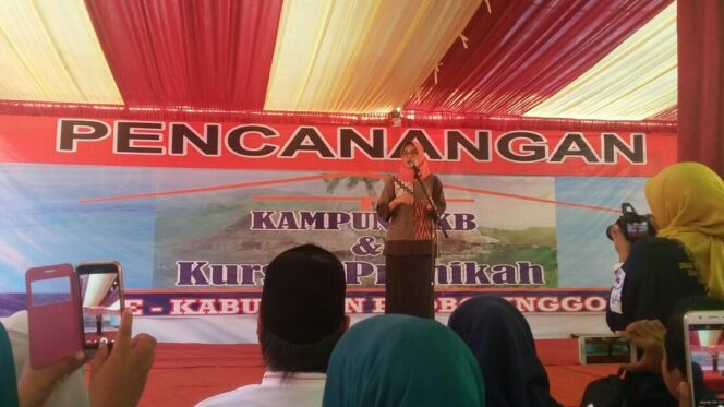 
					Bupati Probolinggo, Puput Tantriana Sari saat memberikan sambutan dalam pencanangan Kampung KB, Kamis (24/8/2017) 