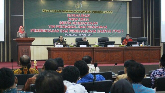 
					Sosialisasi Dana Desa dan Keberadaan TP4D kepada ratusan Kades yang digelar Kejari Probolinggo, Kamis (24/8/2017)