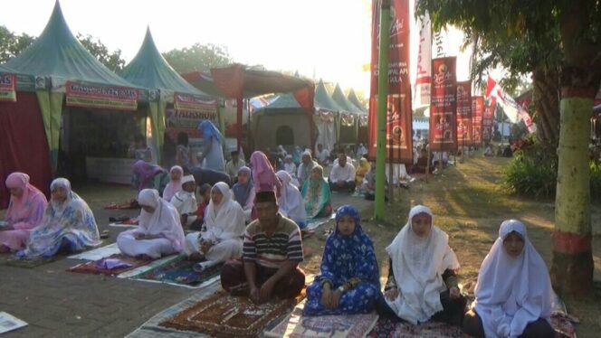 
					Sholat Iedul Adha Tidak Khusyu’, Warga Keluhkan Jadwal Semipro 2017