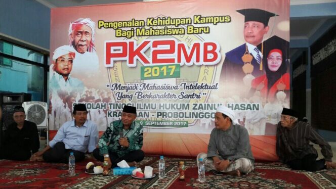 
					Ketua KPK Agus Rahardjo ditemui KH. Moh Hasan Mutawakkil Alallah, saat berkunjung ke Pesantren Zainul Hasan Genggong, abtu (9/9/2017)