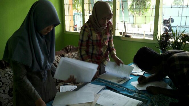 
					Pendatar mulai ramai menyerahkan berkas pendaftaran sebagai Panwascam di Kantor Panwaslu Kabupaten Probolinggo, Selasa (26/9/2017).