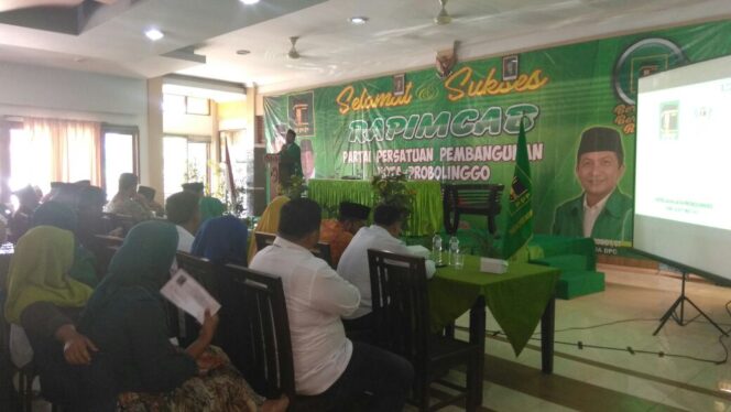 
					Jelang Pilwali 2018, DPC PPP Kota Probolinggo gelar Rapimcab untuk mendengarkan paparan visi dan misi calon, Kamis (28/9/2017).