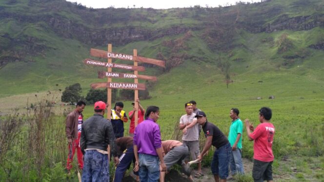 
					Puluhan Papan Peringatan Dipasang di Bromo, Apa Tujuannya?