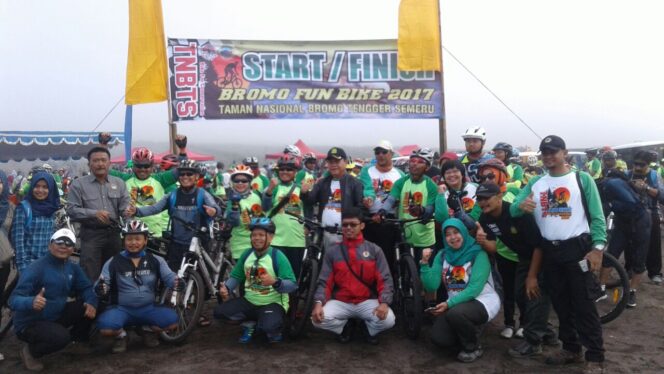 
					Event BROMO FUNBIKE 2017 digelar TNBTS di Kawasan Gunung Bromo, Minggu (19/11/2017).