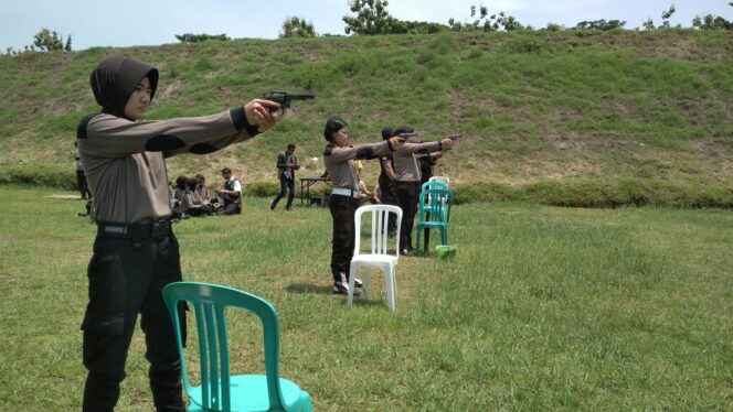 
					Hadapi Pilkada, Polres Probolinggo Siapkan Polwan Penembak Jitu