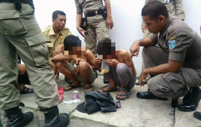 
					Duh!! Dua Bocah Asal Besuk ‘Ngelem’ Di Masjid
