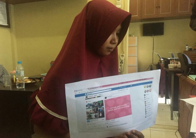 
					Tersangka SF masih menjalani pemeriksaan di Polres Probolinggo, Selasa (19/12/2017).