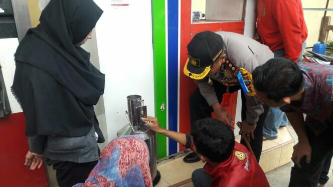 
					Polisi Sidak SPBU Semampir, Ini Hasilnya