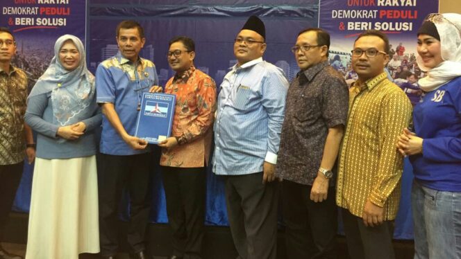 
					PKB-Demokrat Usung Malik-Muzayyan di Pilkada Probolinggo 2018