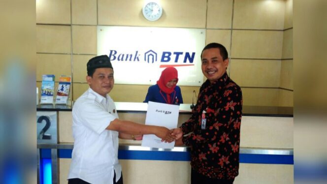 
					Berantas Calo, KUA Lumbang Terapkan Link Perbankan