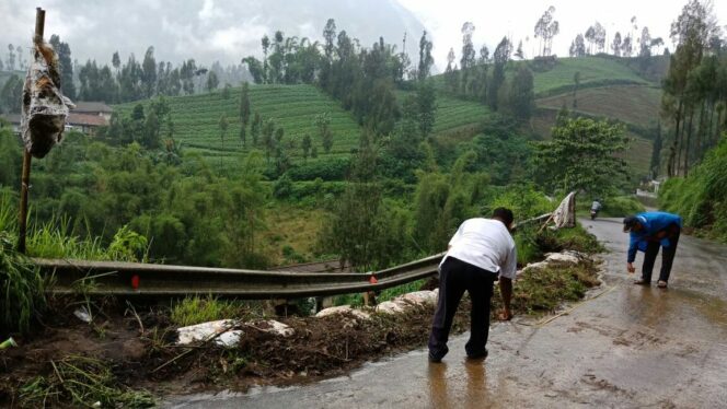 
					Berbahaya, Jalur Wisata Bromo Rawan Ambrol