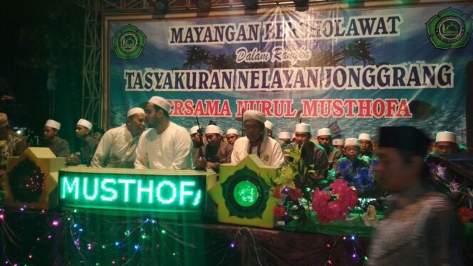 
					Kapal Cantrang Dibolehkan, Ribuan Masyarakat Mayangan Gelar Tasyakuran