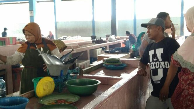 
					Cuaca Buruk, Harga Ikan Laut Meroket