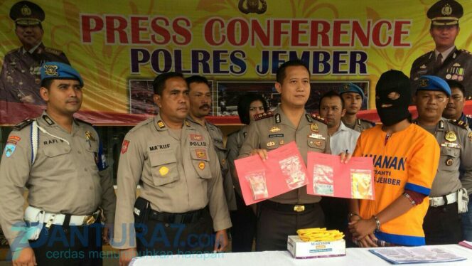 
					Gondol Uang Tabungan Majikan, IRT di Jember Diringkus Polisi