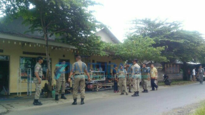 
					Pol PP Gerebek 2 Warung Remang-remang Penyedia Purel di Besuk