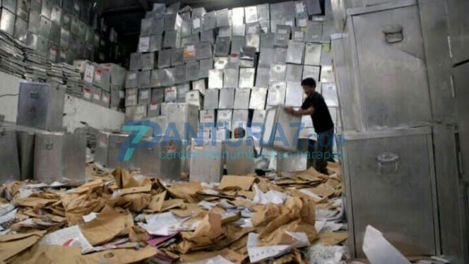 
					KPU Jatim Fasilitasi Perbaikan Kotak dan Bilik Suara KPU Probolinggo