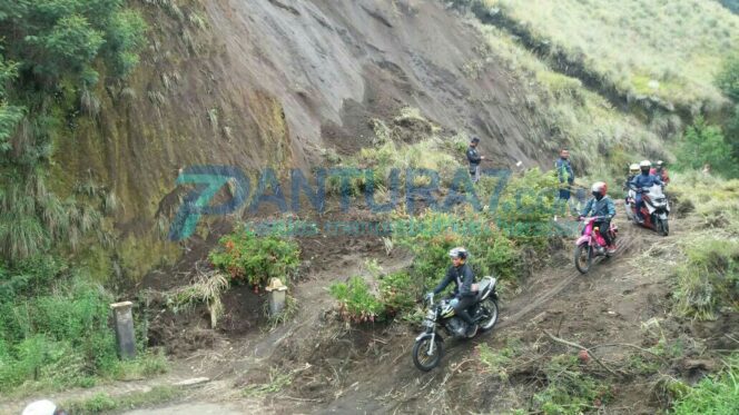 
					Pasca Ditutup Untuk Nyepi, Jalur Bromo Longsor