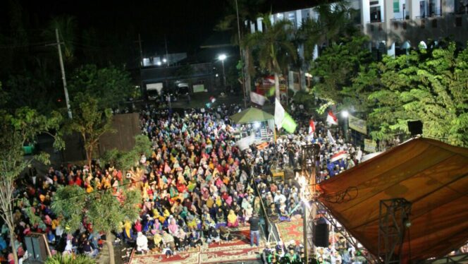 
					Harap Barokah, Ribuan Jamaah Ramaikan INZAH Bersholawat