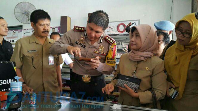 
					Resah Isu Sarden Impor Mengandung Cacing, Petugas Gelar Sidak