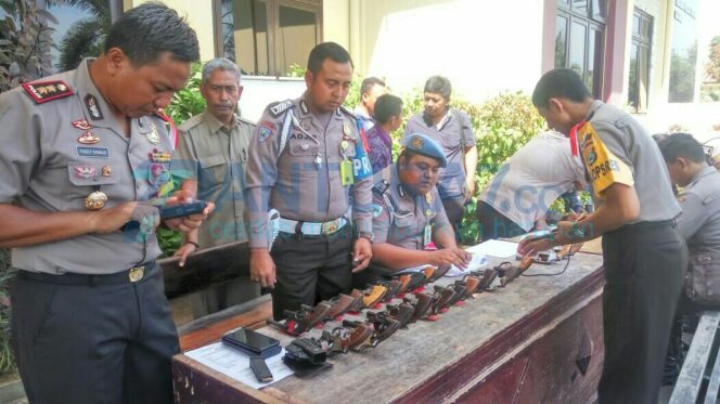 
					Mendekati Pilkada, 29 Senpi Milik Anggota Polres Probolinggo Ditarik