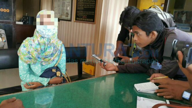 
					Tak Terima Diputus, Mantan Kekasih Sebar Foto Video Syur