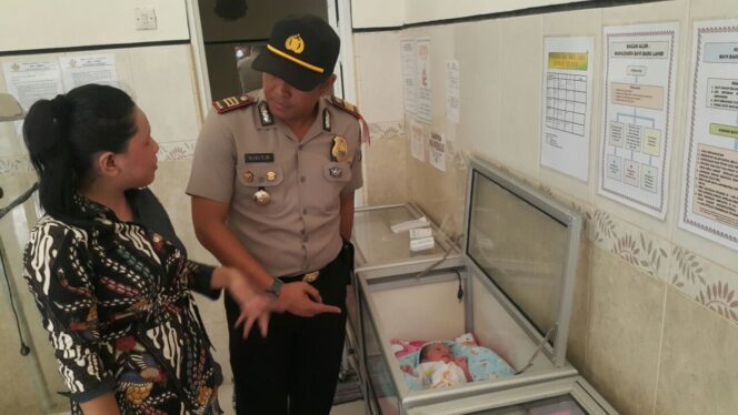 
					Bayi Perempuan Yang Ditemukan Warga Dringu, Dibawa Ke Dinas Sosial Pemprov Jatim