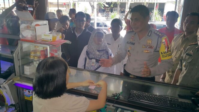 
					Apotek dan Toko Bangunan di Kota Probolinggo Dirazia, Ada Apa?