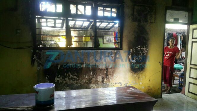 
					Ditinggal 2 Hari, Rumah di Kademangan Terbakar