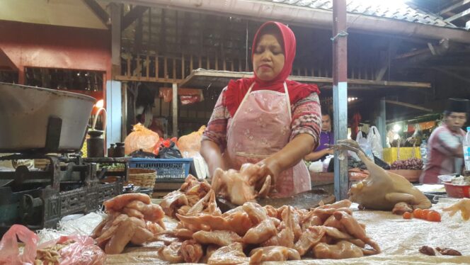 
					Pasokan Ayam Broiler Langka, Pedagang Jual Ayam Arab