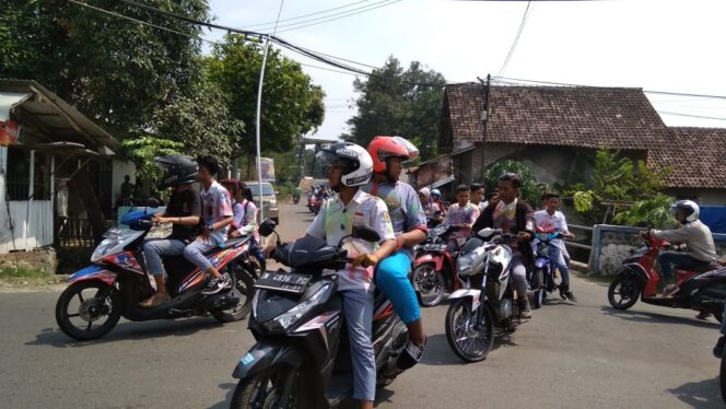 
					Sambut Kelulusan, Ratusan Pelajar SMA/SMK di Probolinggo Konvoi Bebas