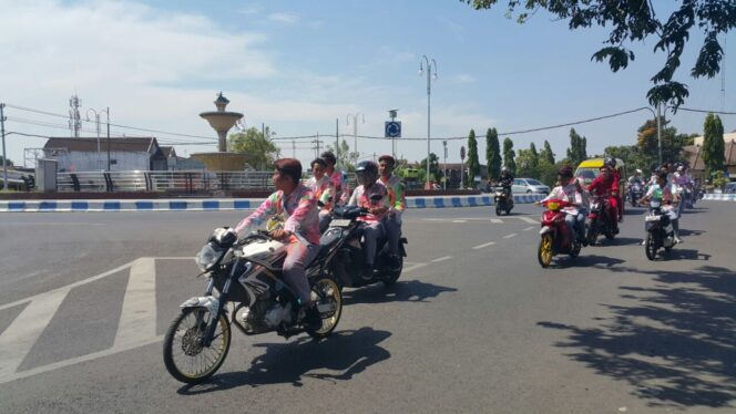 
					Rayakan Kelulusan Sekolah, Banyak Siswa Corat-coret Seragam, Konvoi Motor Tanpa Helm