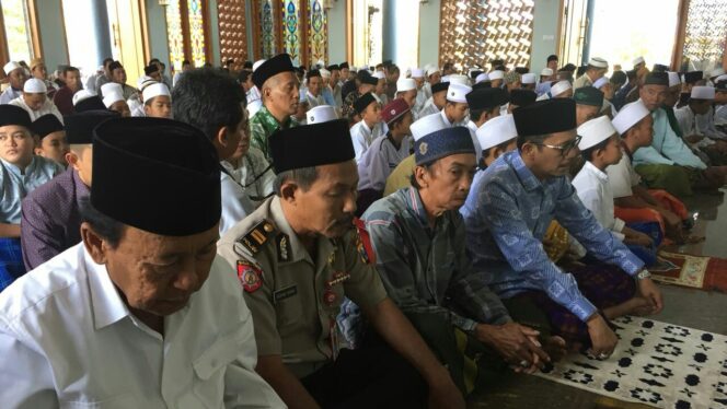 
					Doakan Korban Kerusuhan Rutan Brimob, Warga Probolinggo Sholat Gaib