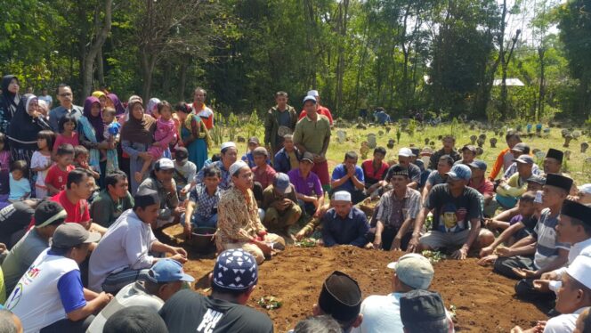 
					Pasutri Korban Kebakaran Dimakamkan, Keluarga Siap Rawat Anak Korban