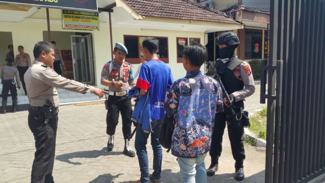 
					Marak Teror Bom, Pengamanan Polresta Probolinggo Diperketat
