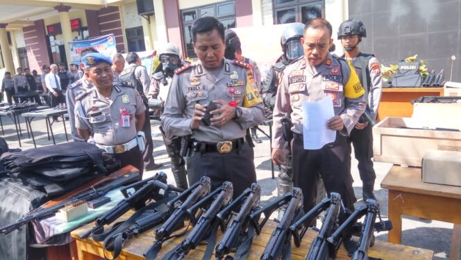
					Teror Bom Kian Marak, Polres Probolinggo Siagakan Senpi