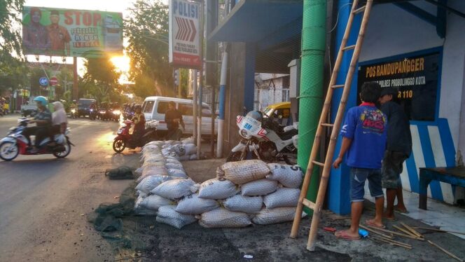 
					Antisipasi Teror, Pos Lantas Siapkan Karung