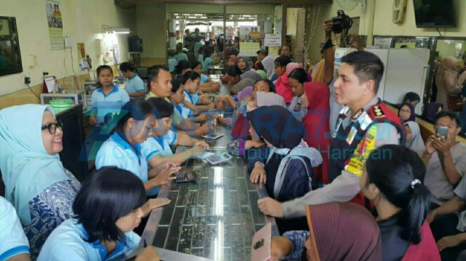 
					Mendekati Lebaran, Polisi Patroli Toko Emas dan Bank