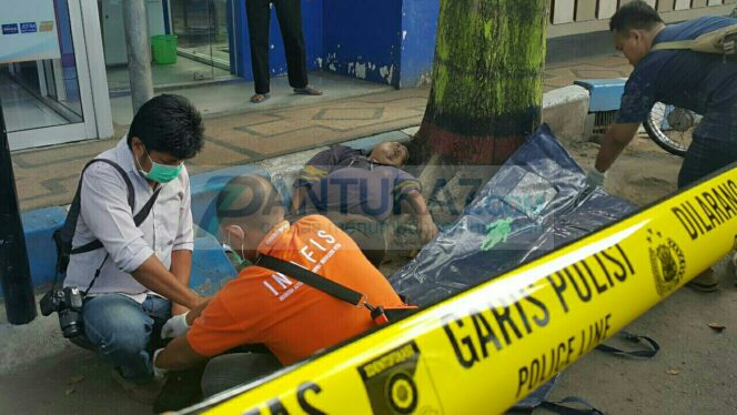 
					Kasihan, Pria Ini Tewas di Depan ATM Jalan Pangsud