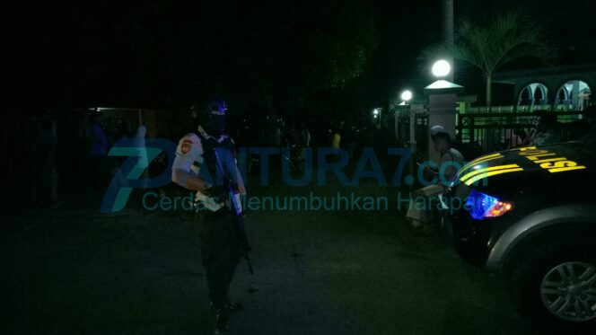 
					5 Jam, Densus 88 Tangkap 4 Terduga Teroris di Probolinggo