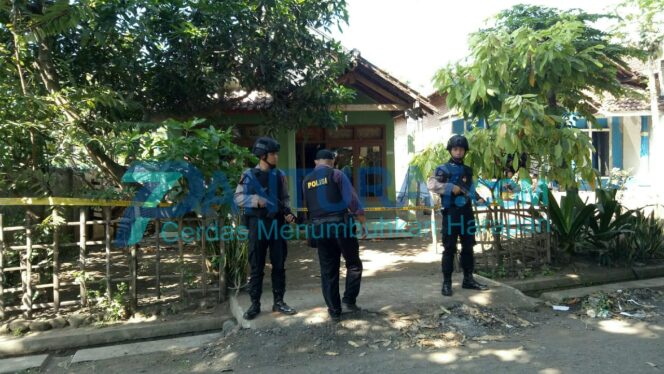 
					Densus 88 Geledah 3 Rumah Terduga Teroris di Maron