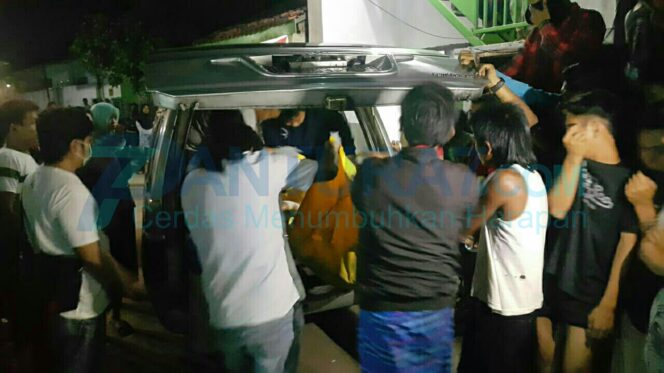 
					Pria Sebatang Kara Ini Tewas Membusuk di Dalam Rumahnya