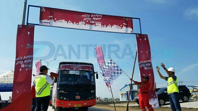
					Sumringah, 400 Pekerja Tol Paspro Mudik Gratis