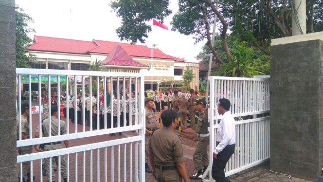 
					Hari Pertama Kerja, Sanksi Menanti PNS Pemkot Probolinggo