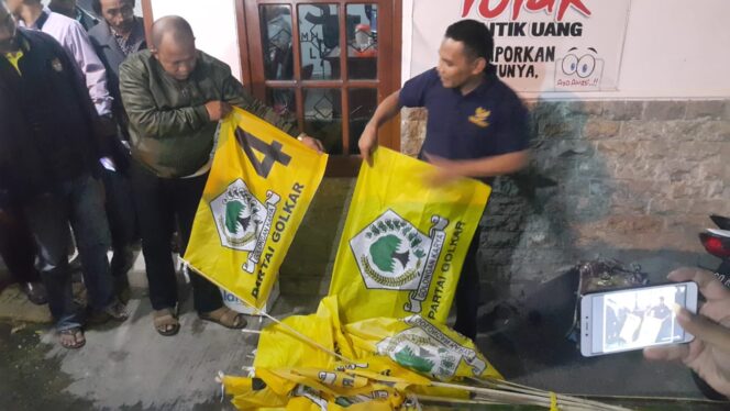 
					Langgar Aturan, Puluhan APK Parpol Disita Panwaslih Kota Probolinggo 