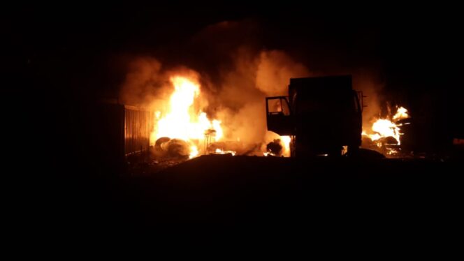 
					Garasi Truk di Sumbertaman Ludes Dilalap Si Jago Merah