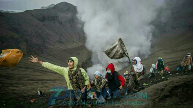 
					Warga Lereng Gunung Bromo Gelar Yadnya Kasada 1939 Saka