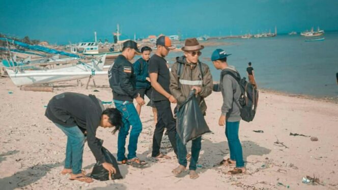 
					Nikmati Wisata Pantai Gili, Goeboek Lacor Punguti Sampah