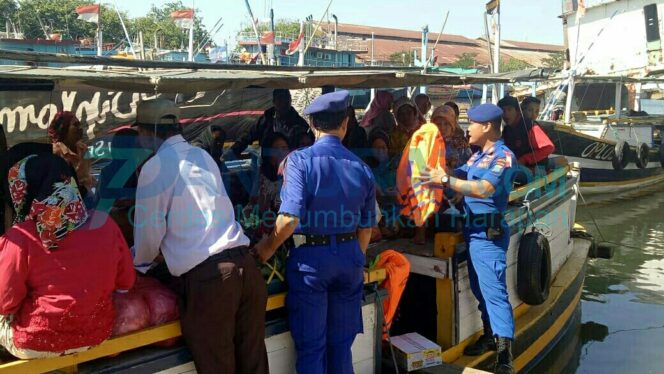 
					Ribuan Pemudik Padati Pelabuhan Mayangan Probolinggo